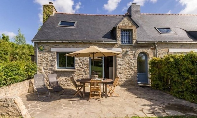 Mesquer Cottage | Cozy XVIIIth Century Farmhouse with Modern Amenities, Electric Car Charger, Near Guérande