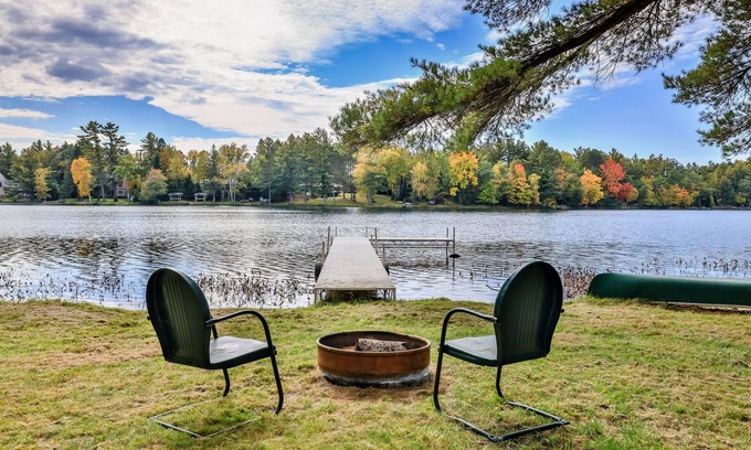 Arbor Vitae Cabin | Cozy Year Round Lakefront Cabin- Family & Dog friendly- Private Dock