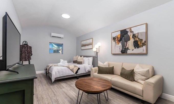 Old Seminole Heights Apartment | Cozy Yet Modern Studio Located Nearby Busch Gardens, ZOO Tampa & More!