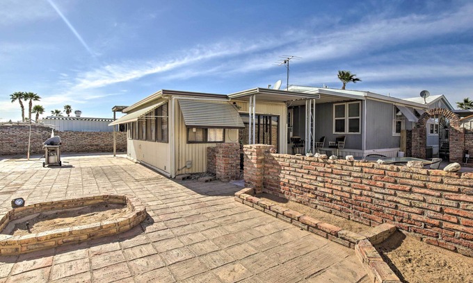 The Foothills House | Cozy Yuma Retreat w/Furnished Patio & Grill!