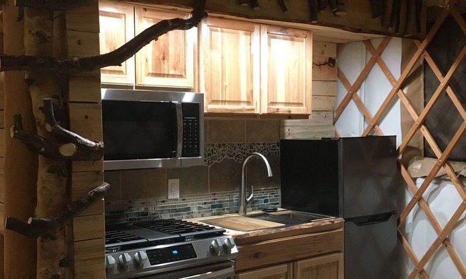Butte Cabin | Cozy yurt in quiet neighborhood