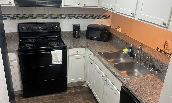 Stockbridge Apartment | Cozy1 BR Get Away, 4/20 friendly, 15min frm Airport