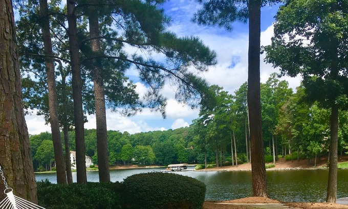 Lake Oconee House | CozyLakeFRONTHome w/Dock!-QuietCove!-Fireplace-GreatViews &GreatReviews!