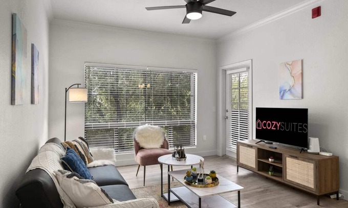 Chandler Apartment | CozySuites Chandler 2BR with 2 pools + Jacuzzi! 05