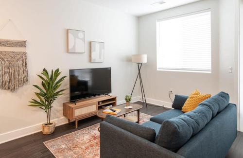 Central Business District Apartment | Cozysuites Dream 1BR in Downtown Cincinnati