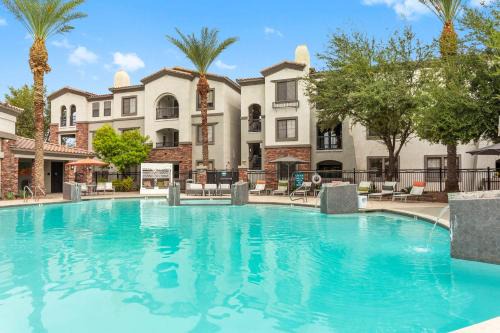 Glendale Sports and Entertainment District Apartment | CozySuites Glendale by the stadium with pool 19