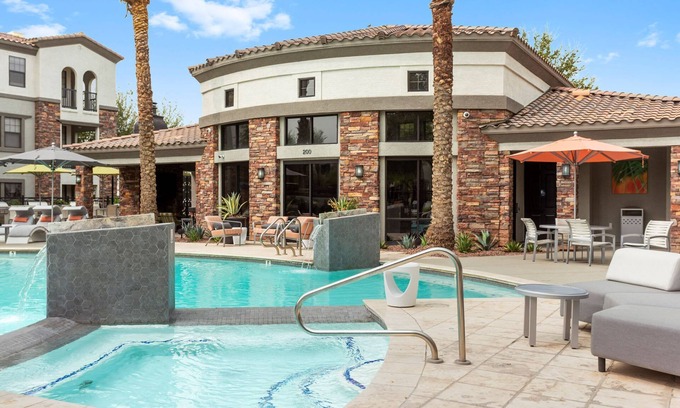 Glendale Sports and Entertainment District Apartment | CozySuites Glendale by the stadium with pool 03