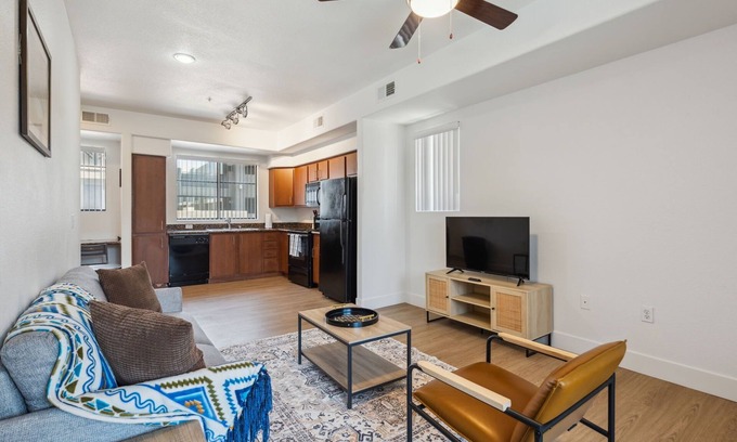 Glendale Sports and Entertainment District Apartment | CozySuites Glendale - Westgate w pool! 14