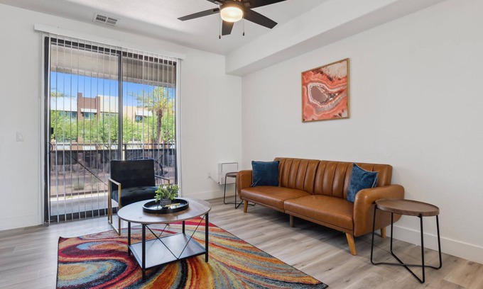 Glendale Sports and Entertainment District Apartment | CozySuites Glendale - Westgate w pool! 15