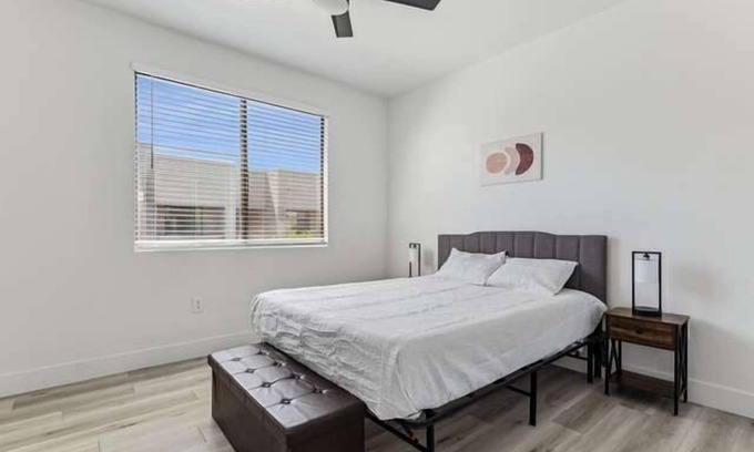 Glendale Sports and Entertainment District Apartment | CozySuites Glendale - Westgate w pool! 16