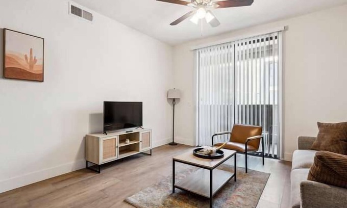 Glendale Sports and Entertainment District Apartment | CozySuites Glendale - Westgate w pool! 17