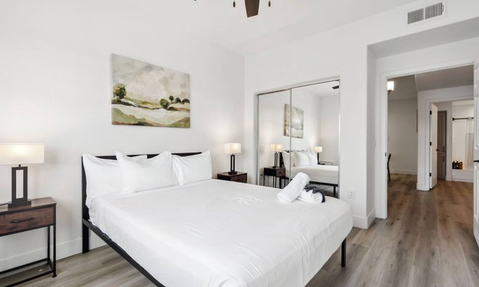 Glendale Sports and Entertainment District Apartment | CozySuites Glendale - Westgate with pool! 08