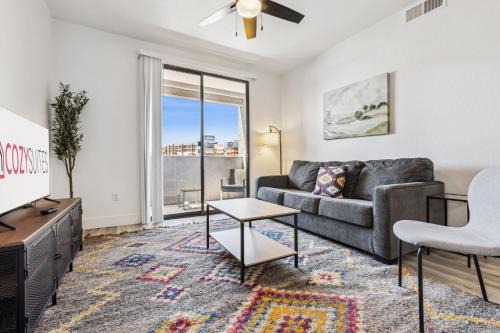 Glendale Sports and Entertainment District Apartment | CozySuites Glendale - Westgate with pool 09