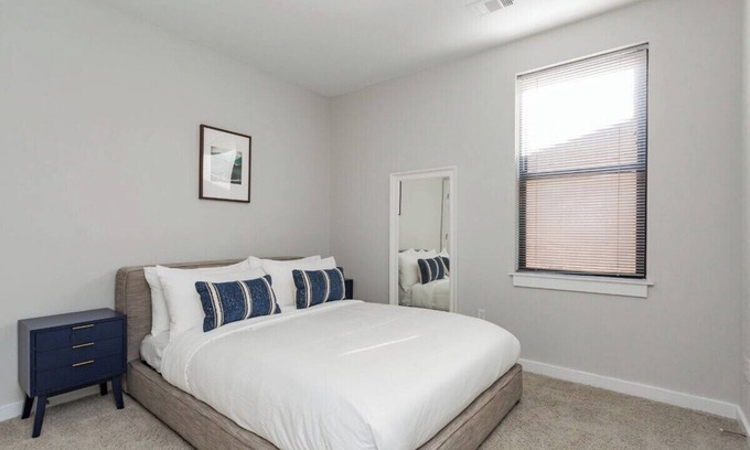 Hillsboro Village Apartment | CozySuites Music Row Spacious 1BR free parking 11