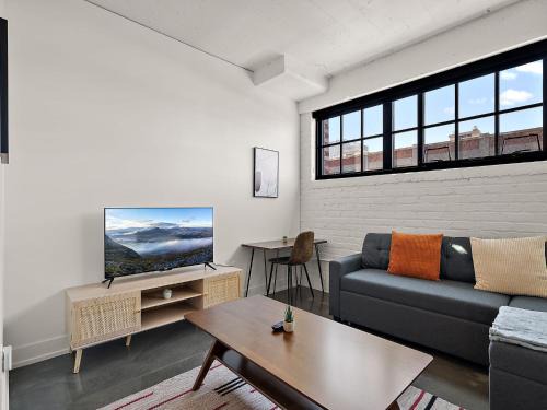 Warehouse District Apartment | CozySuites NLG - Modern studio condo #27