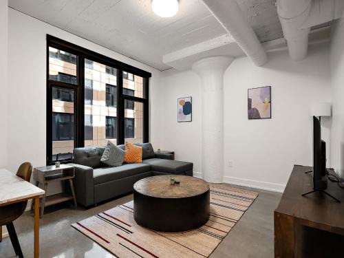 Warehouse District Apartment | CozySuites NLG - Modern 1BR condo #01