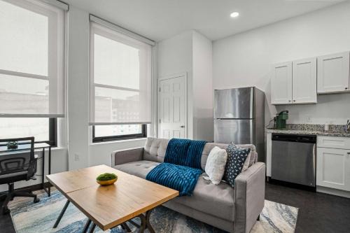 Cultural District Apartment | CozySuites Stunning 1BR in Downtown Pitts #15