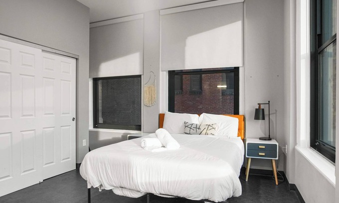 Cultural District Apartment | CozySuites Stunning 1BR in Downtown Pitts 40