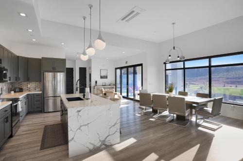 Hurricane House | CR 1592 - Contemporary Luxury - Pool-Spa - Scenic Golf Views