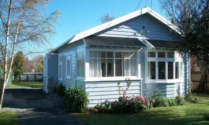 Martinborough House | Crab Apple Cottage 13 Broadway St, Martinborough