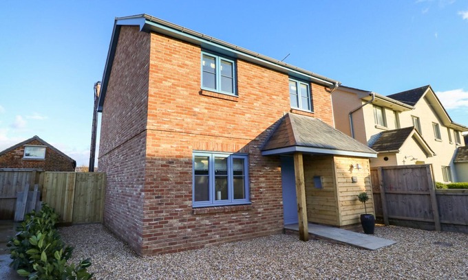 Bembridge Cottage | CRAB COTTAGE, family friendly, country holiday cottage in Bembridge