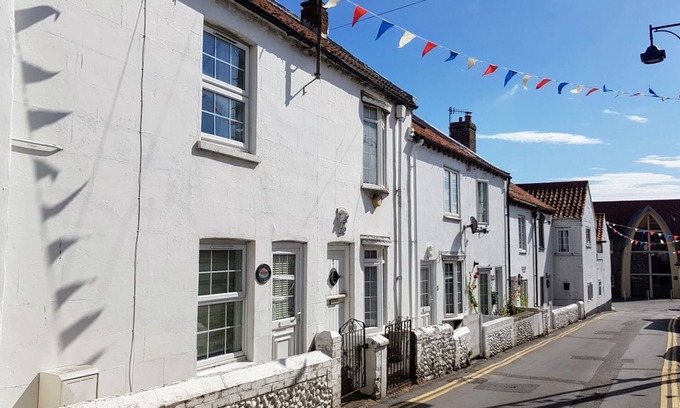 Sheringham Cottage | Crab Cottage - sleeps 4 guests in 2 bedrooms
