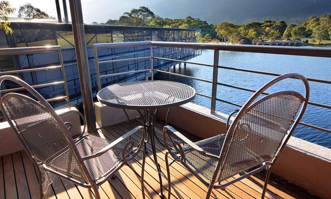 Lake Crackenback Apartment | Crackenback 2 - Lakeside Over the Water Apartment with resort facilities