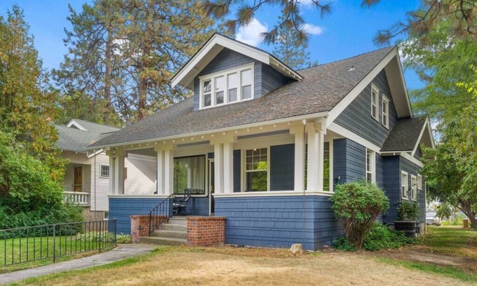 Manito House | Craftsman Crush | Comfy, Stylish, South Hill