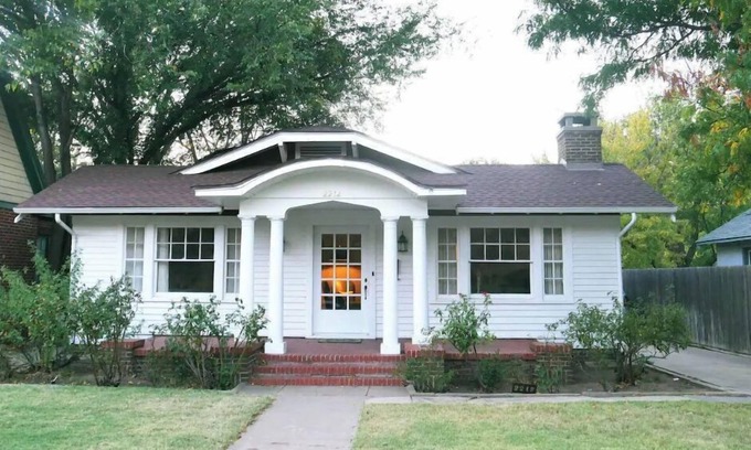 Amarillo House | Craftsman fenced yard ππΎ single car garage