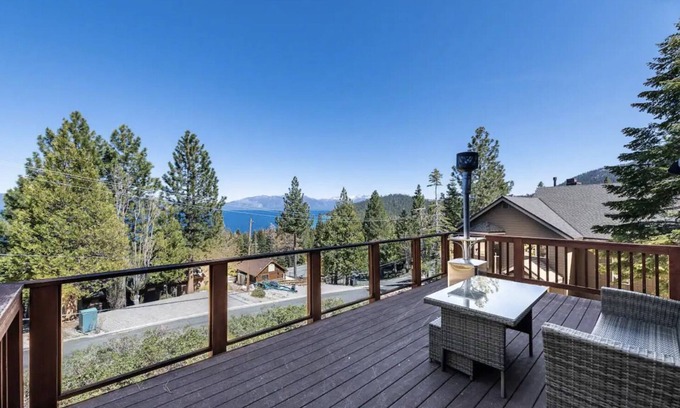 South Shore Cabin | Craftsman's Lakeview paradise in Lake Tahoe - 4 Bedrooms Luxury Home
