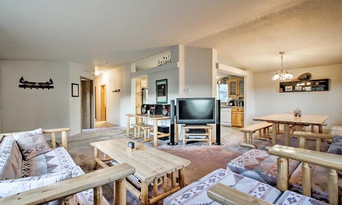 Cascade House | Craig Area Fly Fishing Hot Spot Walk to River!