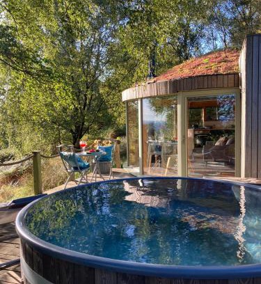 Glasgow Apartment | Craigmaddie Muir Roundhouse with Hot Tub Romantic, Luxury, Rural Stay for 2 Near Milngavie