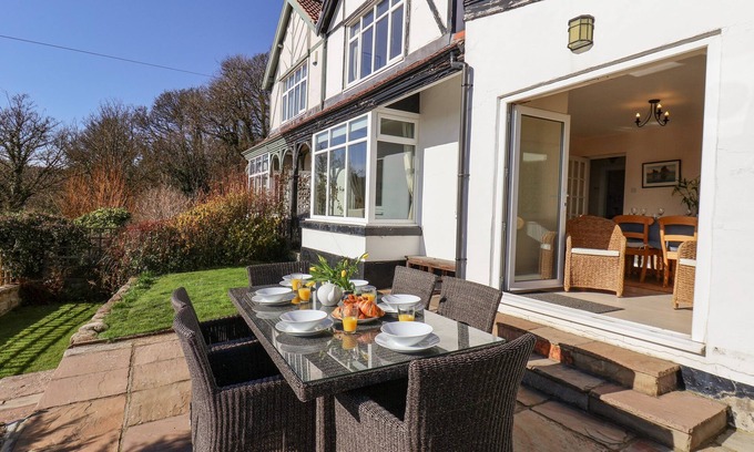 Sandsend House | CRAIGMORE, pet friendly, country holiday cottage in Sandsend