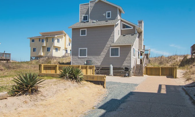 South Nags Head House | Cranberry Cottage | Oceanfront | South Nags Head | Sleeps 10