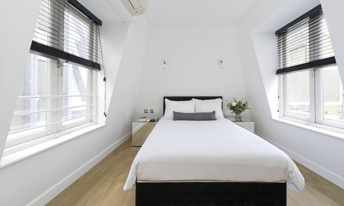 Castle Baynard Apartment | Crane Court by City2Stay