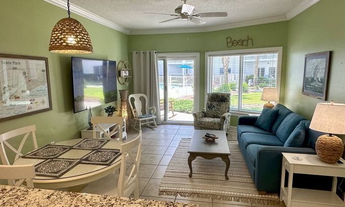 Orange Beach Condo | Craving Beach Getaway! 5★ Ground-Floor Condo—Steps to White Sand & Pool!