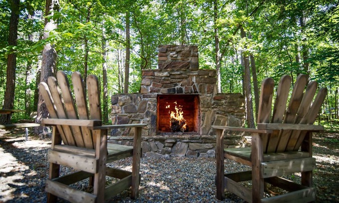 Broken Bow Cabin | Crazy Horse is a charming Broken Bow Cabin with all the Amenities.