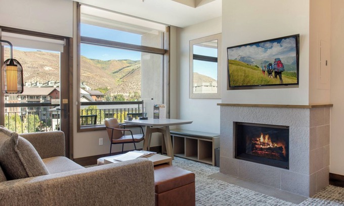 Avon Apartment | CRBC Remodeled 2024 Resort & Spa, Ski in out, Ski Valet, Health Club, Hot Tubs