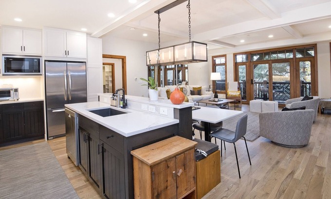 Avon Condo | CRBC - Ski In/Out, Snow Cloud Lodge, Hot Tub, walk Ritz Carlton Pool & Fitness