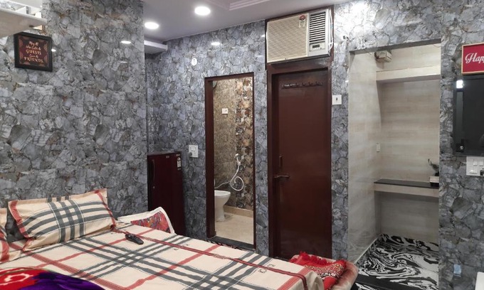 Lajpat Nagar Apartment | Cream location luxury stay in posh lajpat nagar with attached kitchen and washroom,complete private apartment with full privacy and private entrance, cal 92121, 74700
