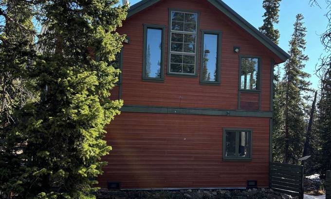 Valley of the Sun House | Create Mountain Memories: Family-Friendly Chalet on Hiking Trails