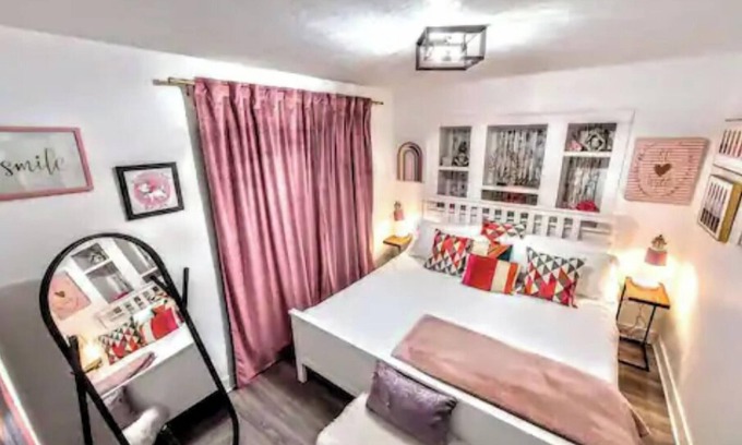 South Salt Lake Ski Chalet | Creative Chalet - 3 King Beds! 4 rooms! Gig Wifi⚡️