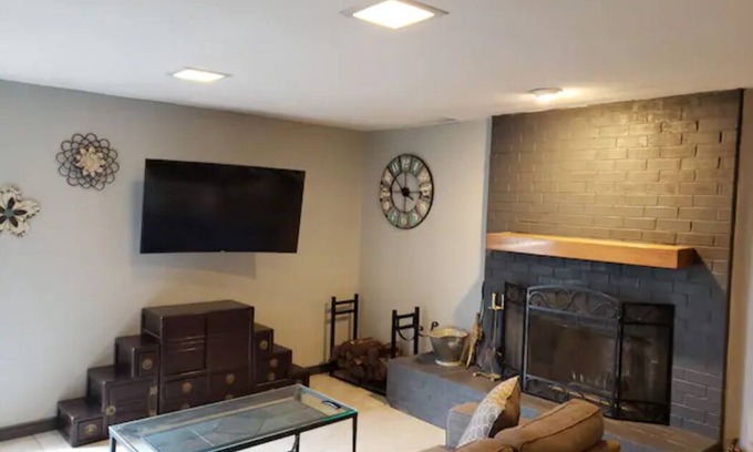 Edgecliff Village House | Creative VRBO name 6420