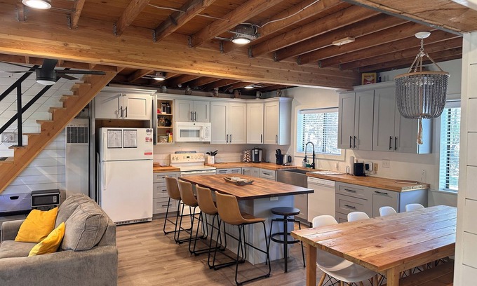 Eagar House | Creek-Canyon Property, Acre-Fenced. Dogs OK. 4bd+Entertainment Rm w-8 bunk beds