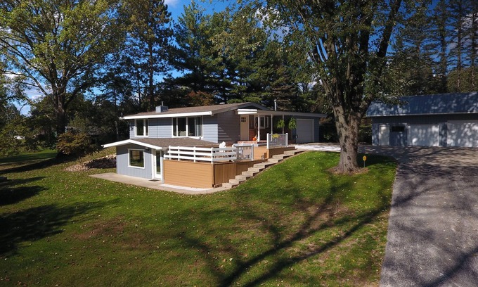 Midland House | Creek Home