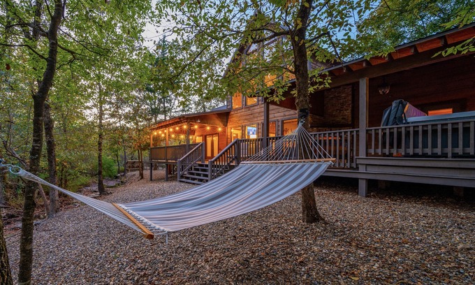 Broken Bow Cabin | CREEK, SECLUDED ACRE+, CLEAN, Personally Managed