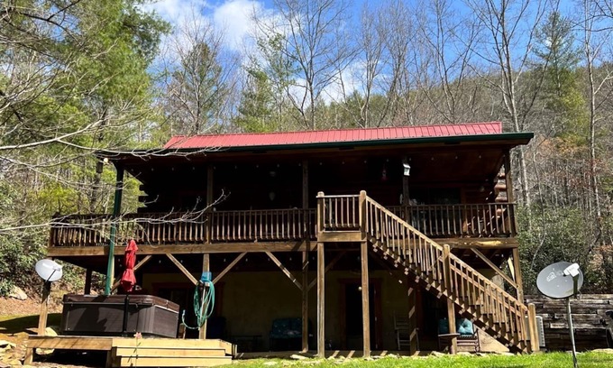Robbinsville Cabin | CREEK SIDE CABIN, BEAUTIFUL, PEACEFUL AND DOG FRIENDLY