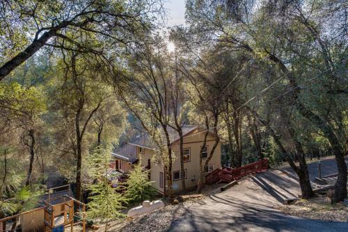 Groveland House | CREEK SIDE GETAWAY