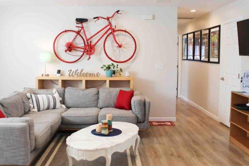 Prescott House | Creek Side Stay 2 miles from downtown and hiking