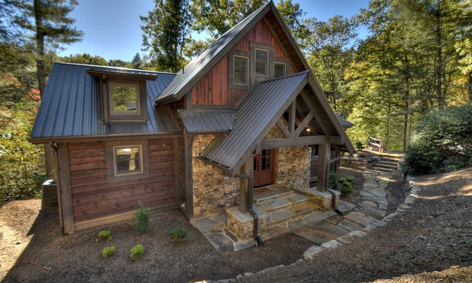 Cashes Valley House | Creekside Bend - Fightingtown Creek
